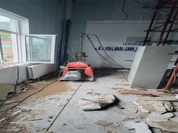 郭河镇地基基础下沉墙体裂缝加固注浆顶升施工